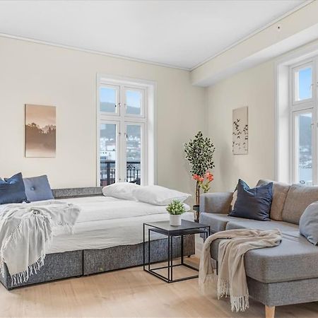 New! Huge Modern Apartment! Fit For Two Families! 卑爾根 外观 照片