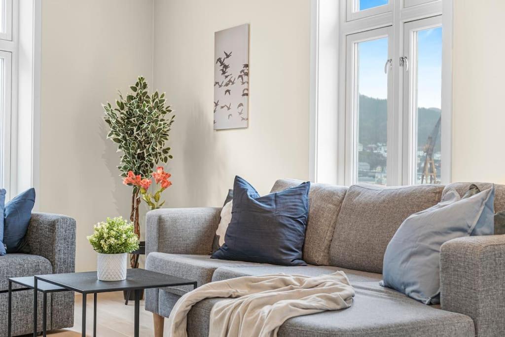 New! Huge Modern Apartment! Fit For Two Families! 卑爾根 外观 照片