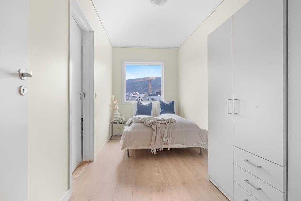 New! Huge Modern Apartment! Fit For Two Families! 卑爾根 外观 照片