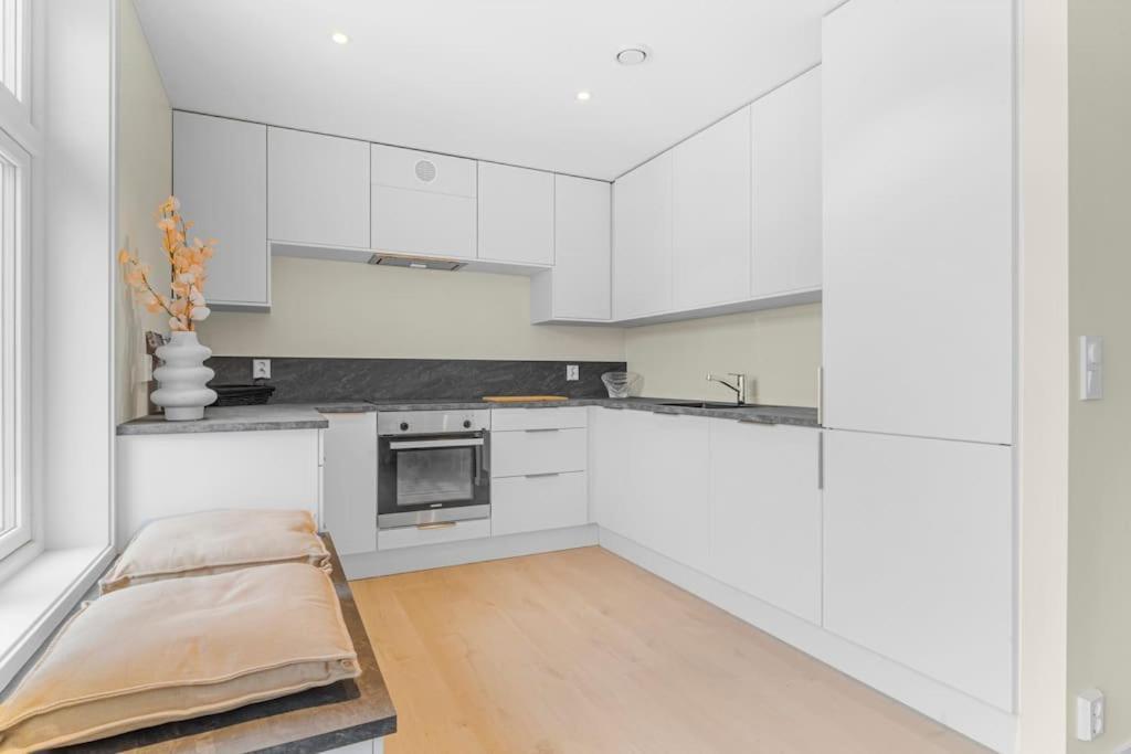 New! Huge Modern Apartment! Fit For Two Families! 卑爾根 外观 照片