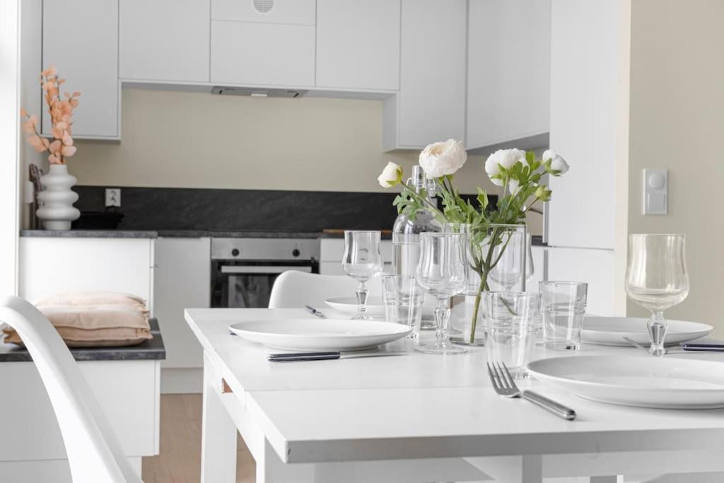 New! Huge Modern Apartment! Fit For Two Families! 卑爾根 外观 照片